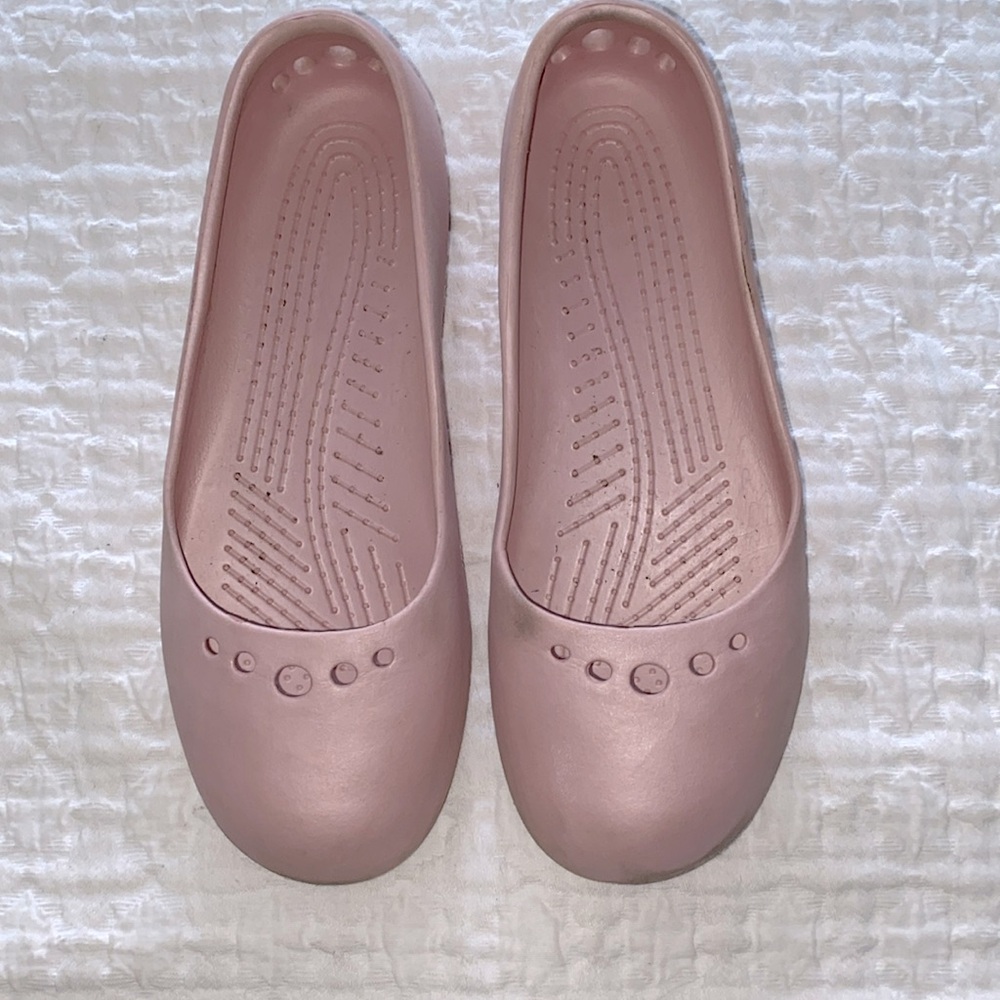 Crocs woman’s pink shoes size 8